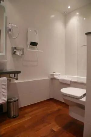 Hostellerie De La Riviere 3*